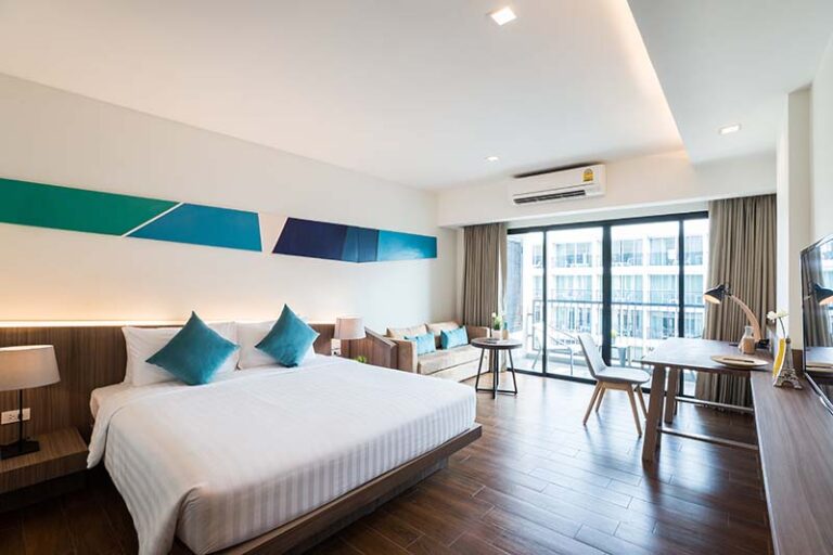 Hotel J Pattaya: Deluxe Premier Pool View (J Inspired Wing)
