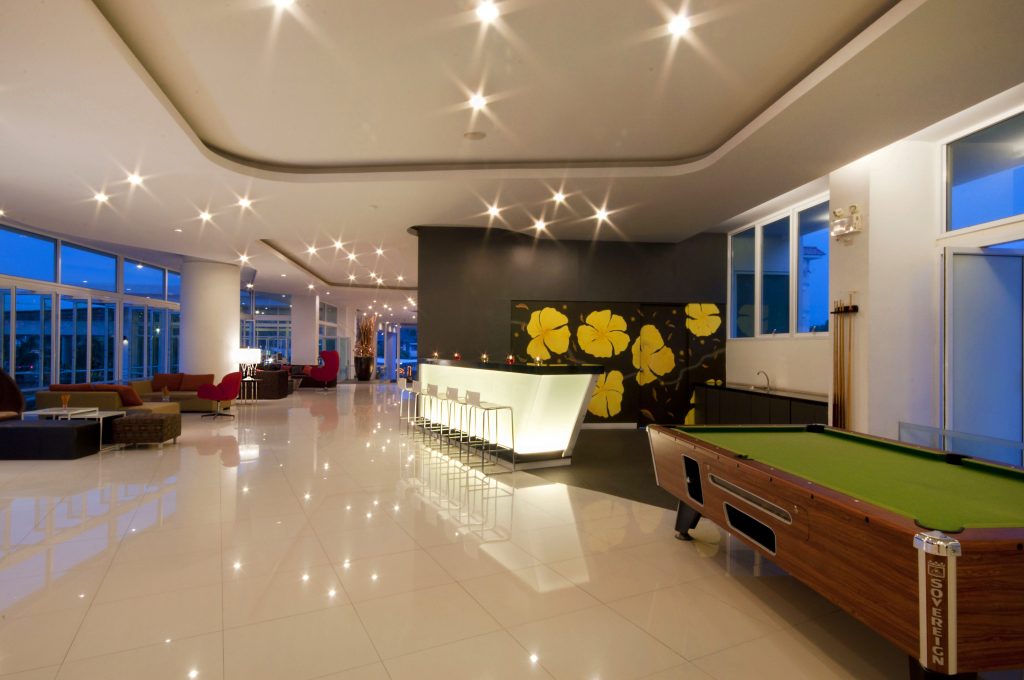 Hotel J Pattaya: Lobby Hotel J main wing & J Inspired wing