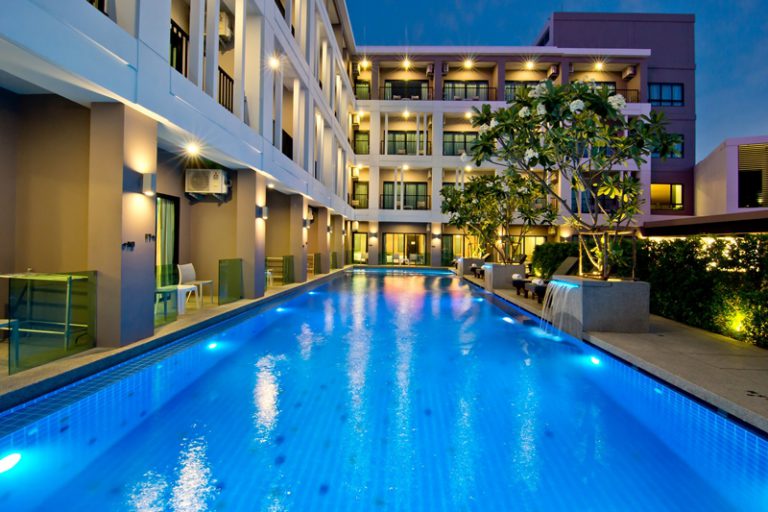 Hotel J Pattaya: Swimming pool Residence wing